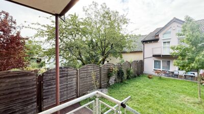 Balkon mit kleiner Terrasse